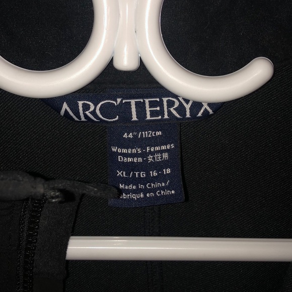 Black arcteryx shell jacket - Picture 4 of 4